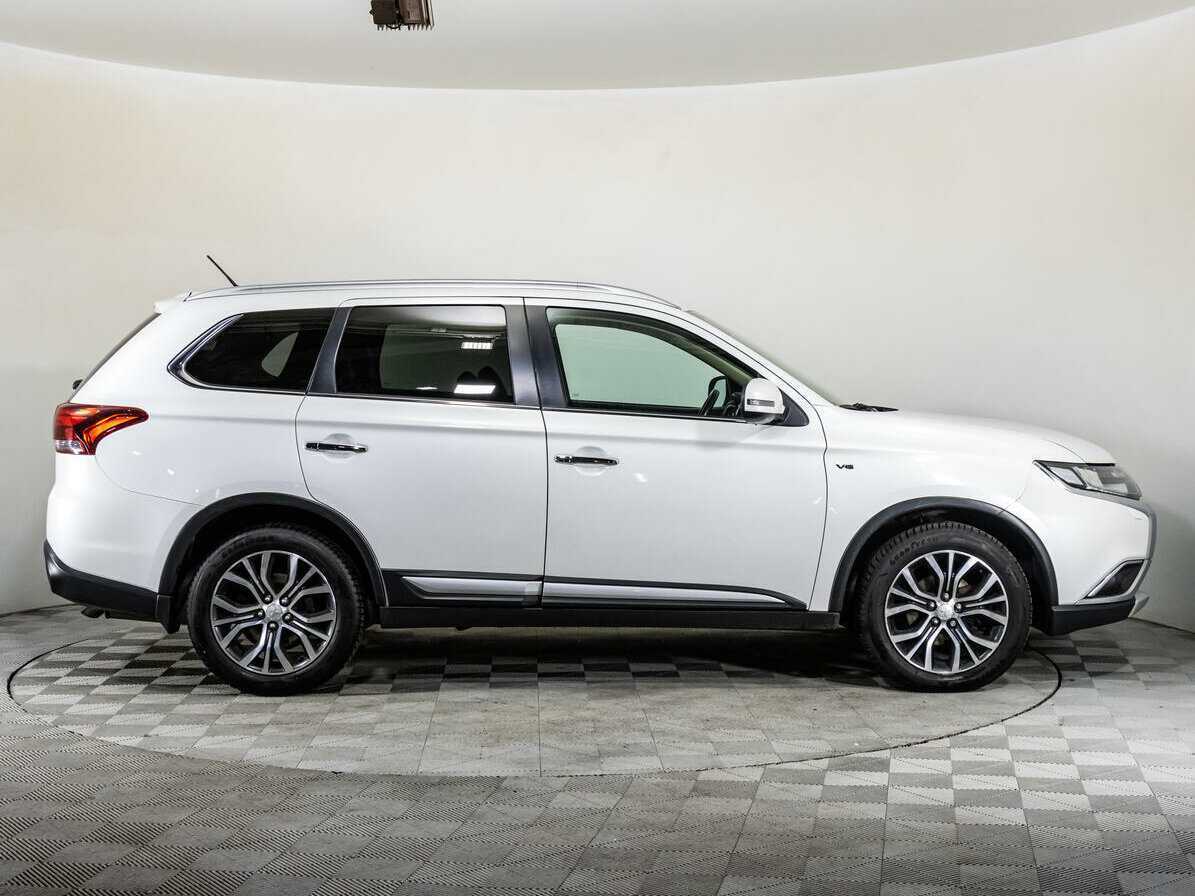 Mitsubishi Outlander б/у, 2016, Автоматическая. Фото: #3