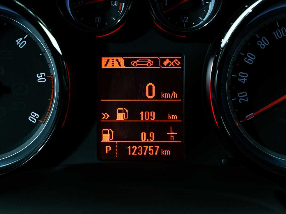 Opel Astra б/у, 2013, Автоматическая. Фото: #19