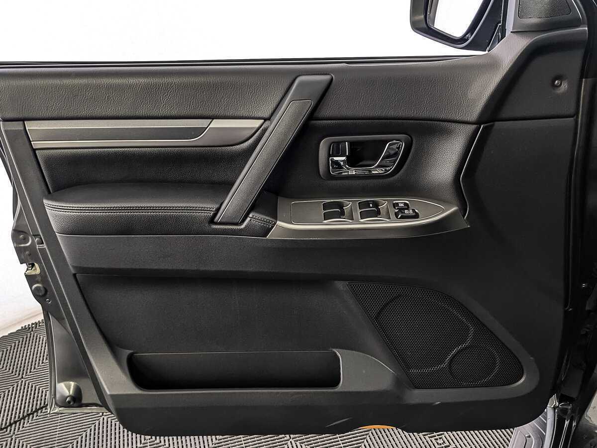 Mitsubishi Pajero б/у, 2018, Автоматическая. Фото: #18