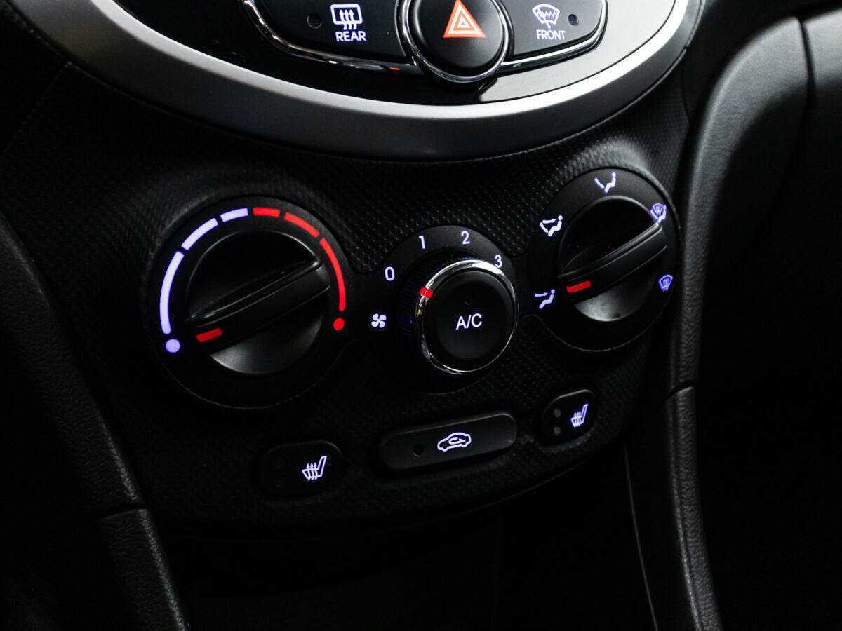 Hyundai Solaris б/у, 2012, Механическая. Фото: #12