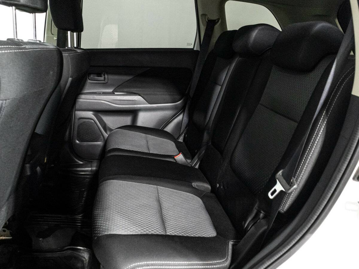 Mitsubishi Outlander б/у, 2016, Вариатор. Фото: #9