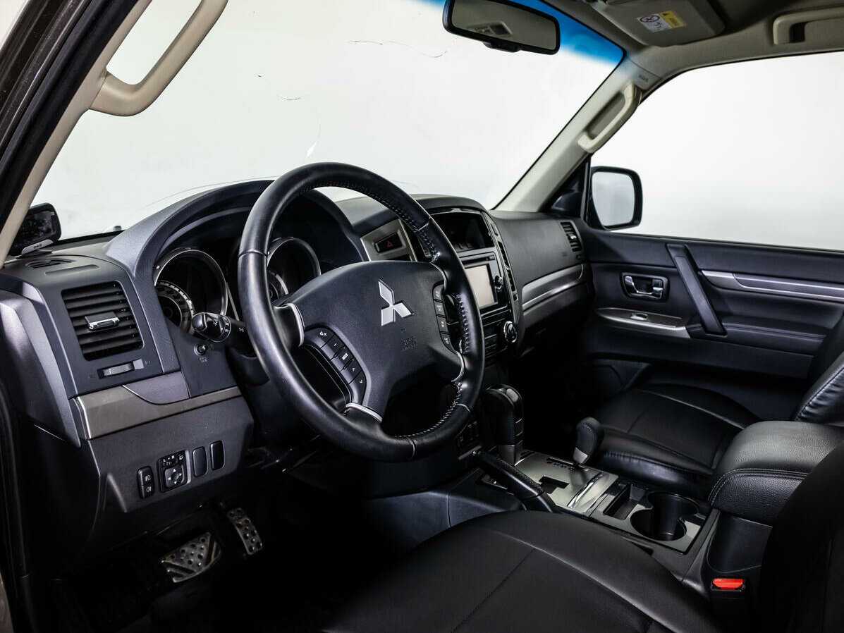 Mitsubishi Pajero б/у, 2015, Автоматическая. Фото: #9