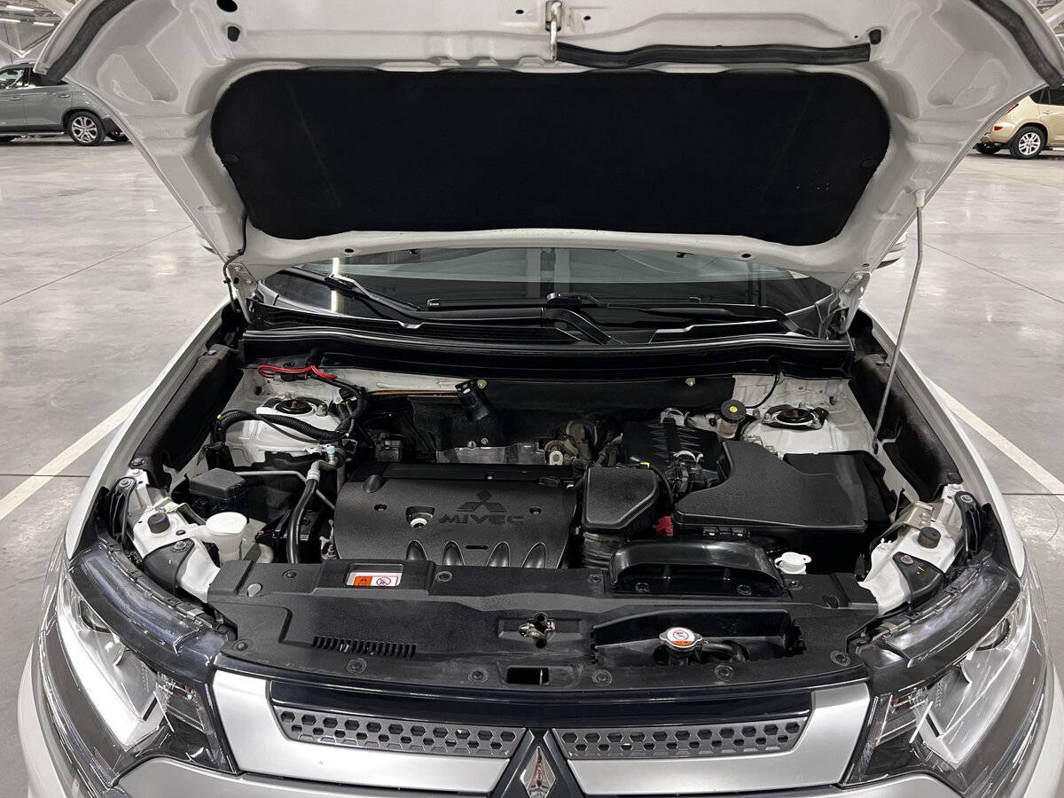 Mitsubishi Outlander б/у, 2021, Вариатор. Фото: #8