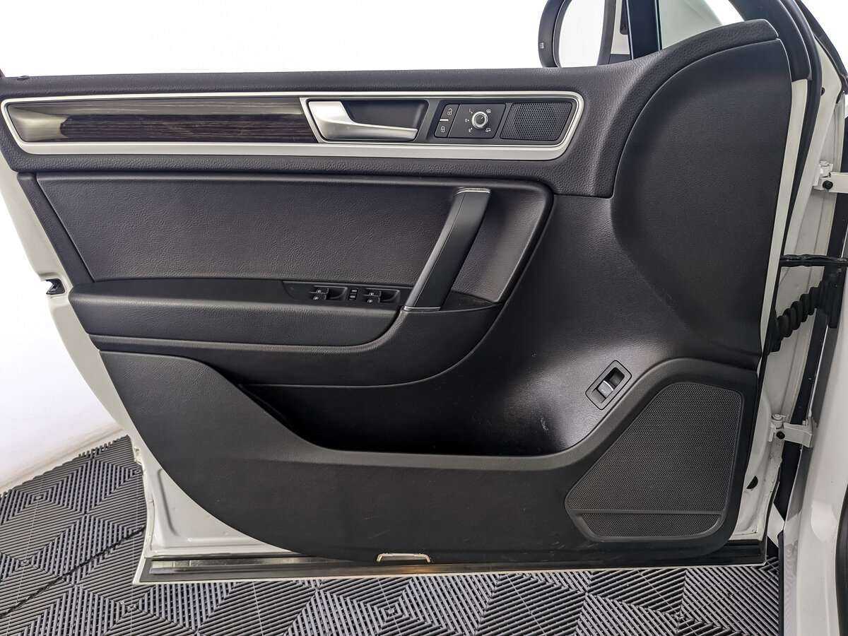 Volkswagen Touareg б/у, 2017, Автоматическая. Фото: #17
