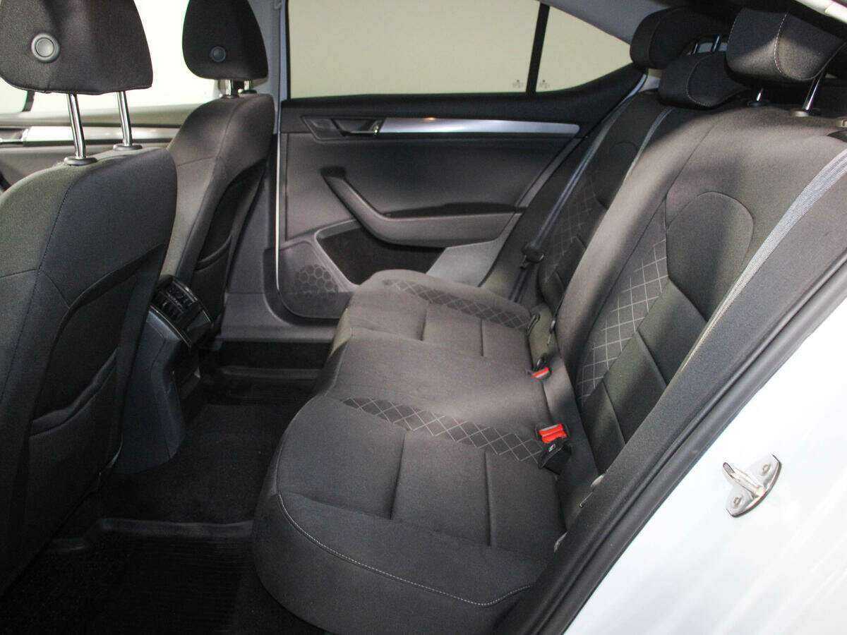 Skoda Superb б/у, 2017, Роботизированная. Фото: #6