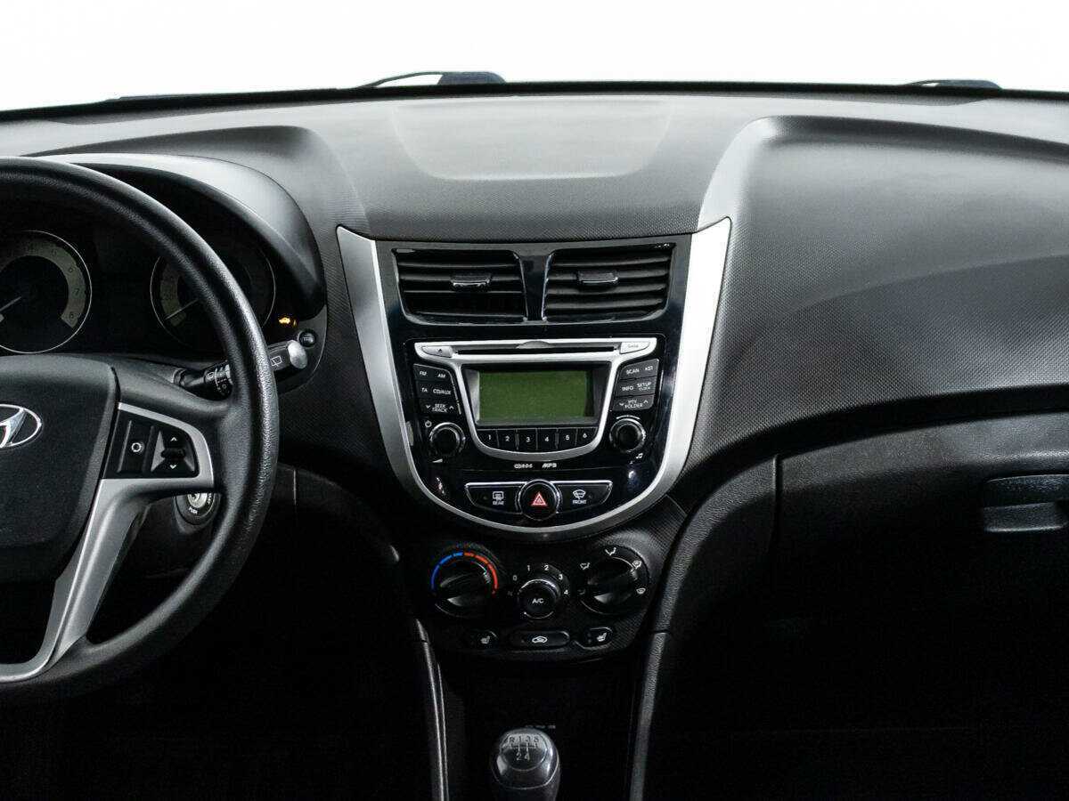 Hyundai Solaris б/у, 2012, Механическая. Фото: #13