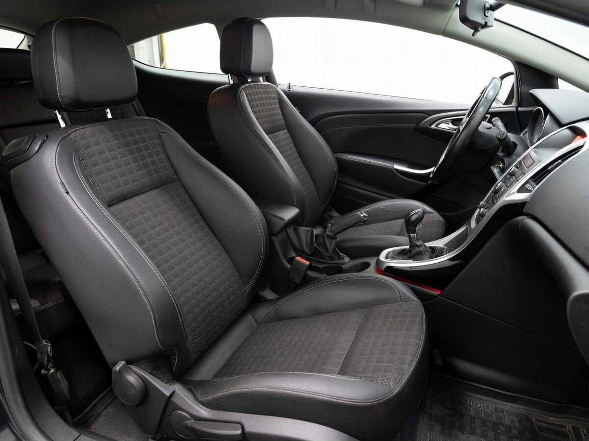 Opel Astra б/у, 2013, Механическая. Фото: #11