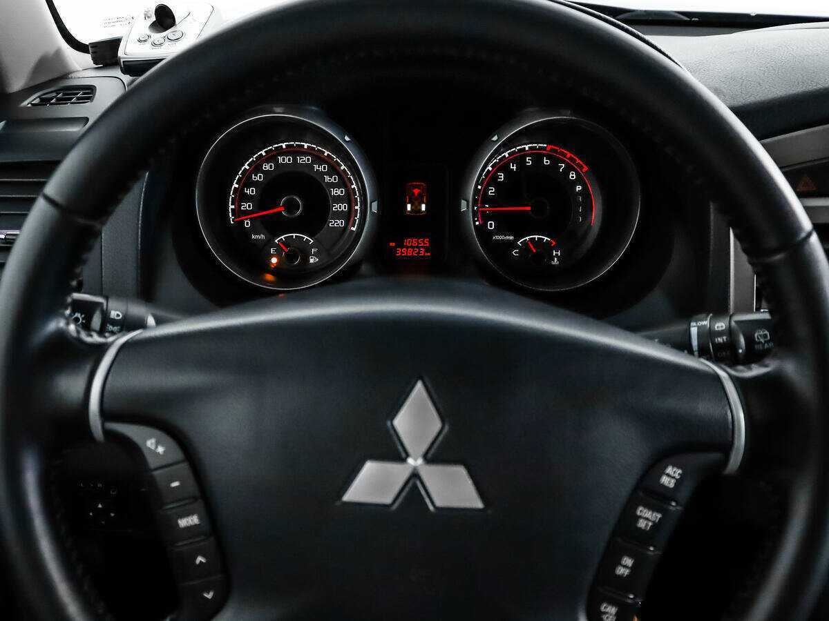 Mitsubishi Pajero б/у, 2015, Автоматическая. Фото: #17