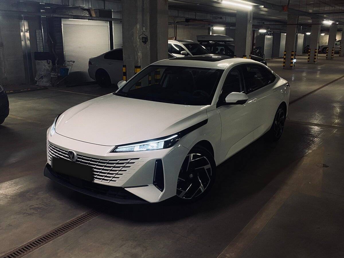 Changan Lamore б/у, 2023, Роботизированная. Фото: #1