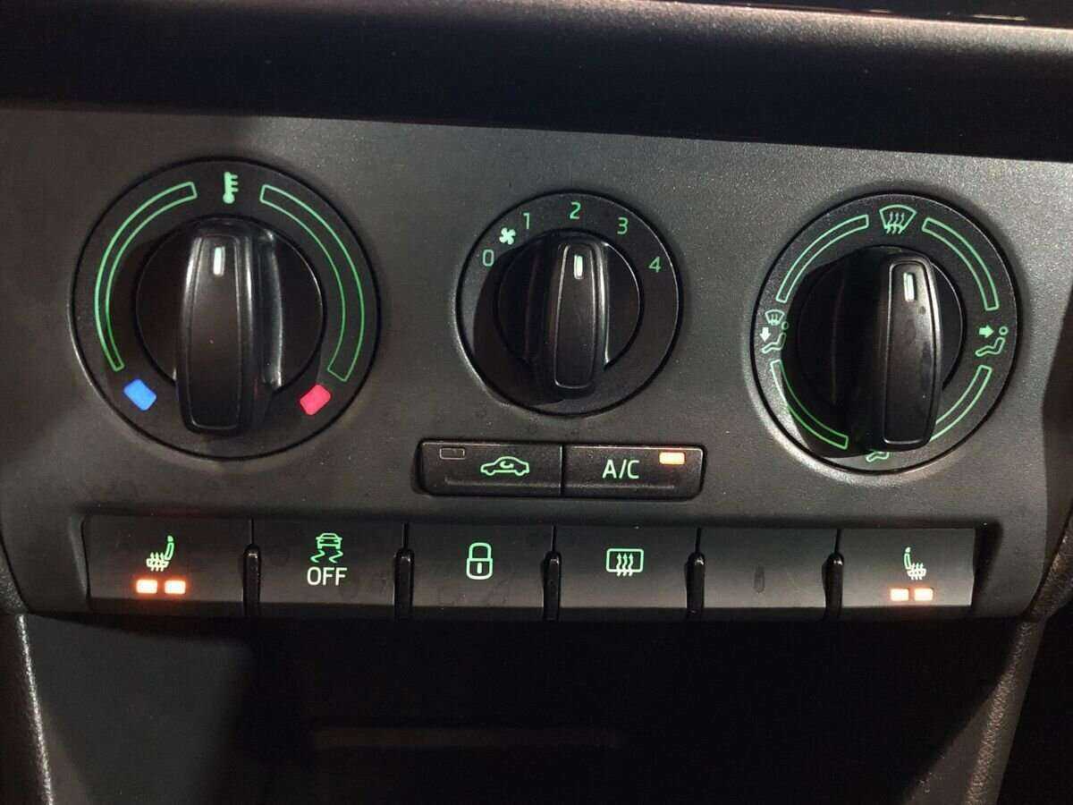 Skoda Rapid б/у, 2015, Механическая. Фото: #12