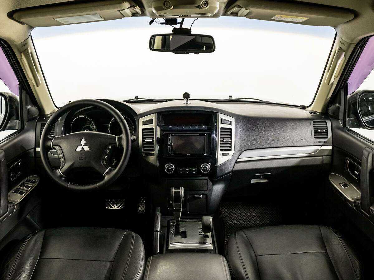 Mitsubishi Pajero б/у, 2015, Автоматическая. Фото: #12
