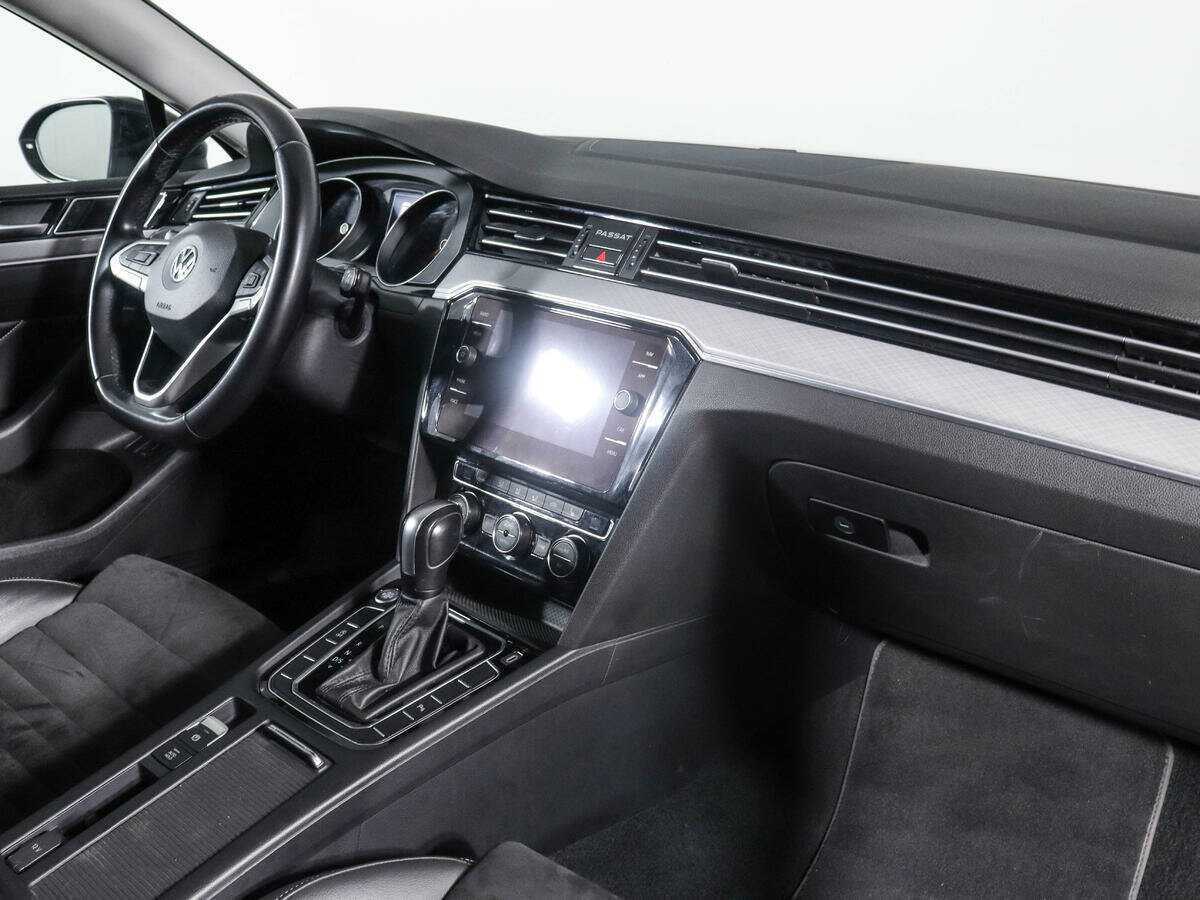 Volkswagen Passat б/у, 2020, Роботизированная. Фото: #8