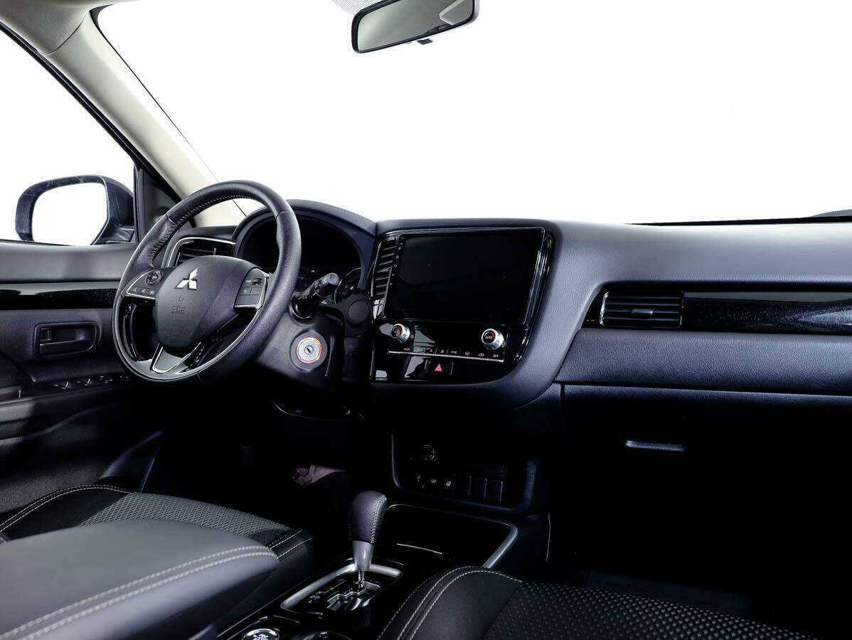Mitsubishi Outlander б/у, 2021, Вариатор. Фото: #8