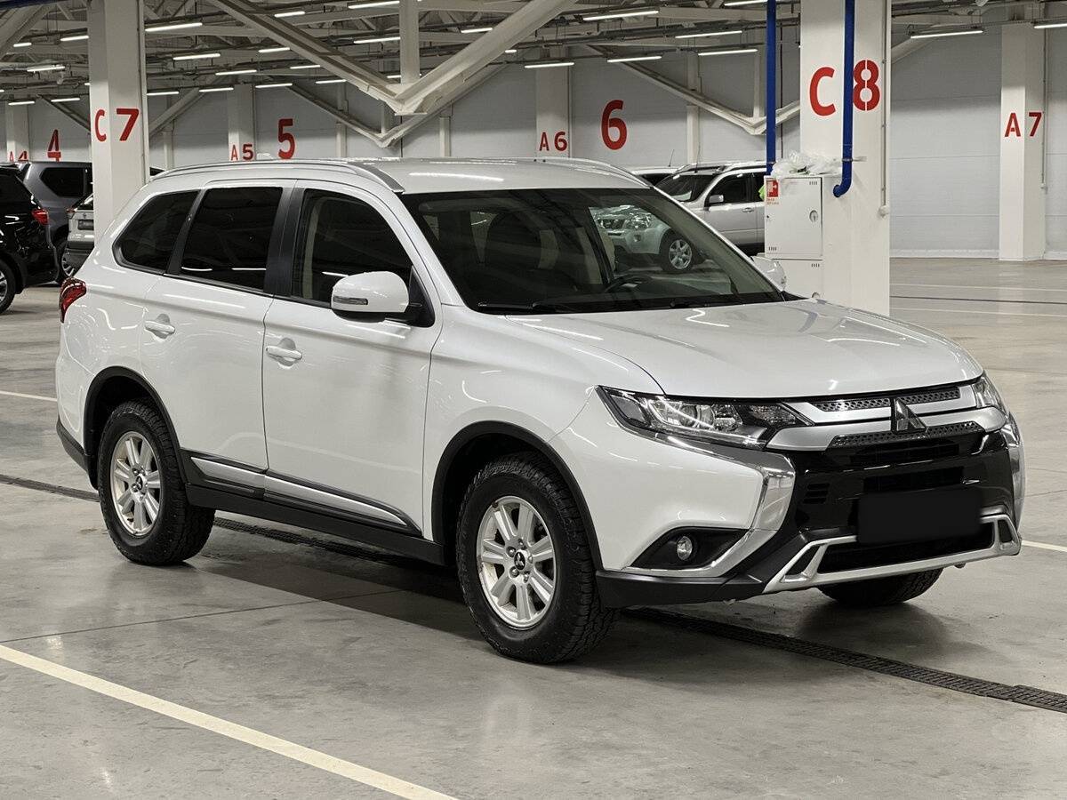 Mitsubishi Outlander б/у, 2021, Вариатор. Фото: #2