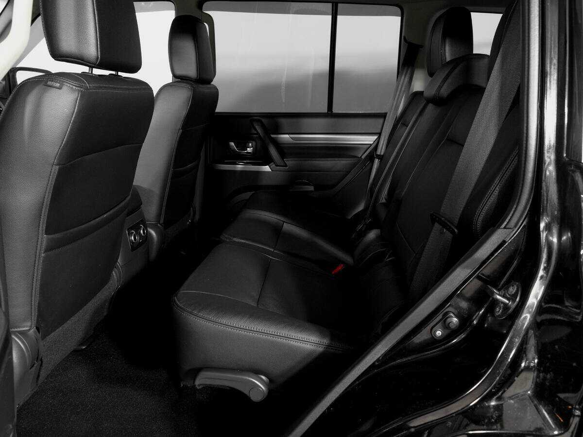 Mitsubishi Pajero б/у, 2017, Автоматическая. Фото: #9