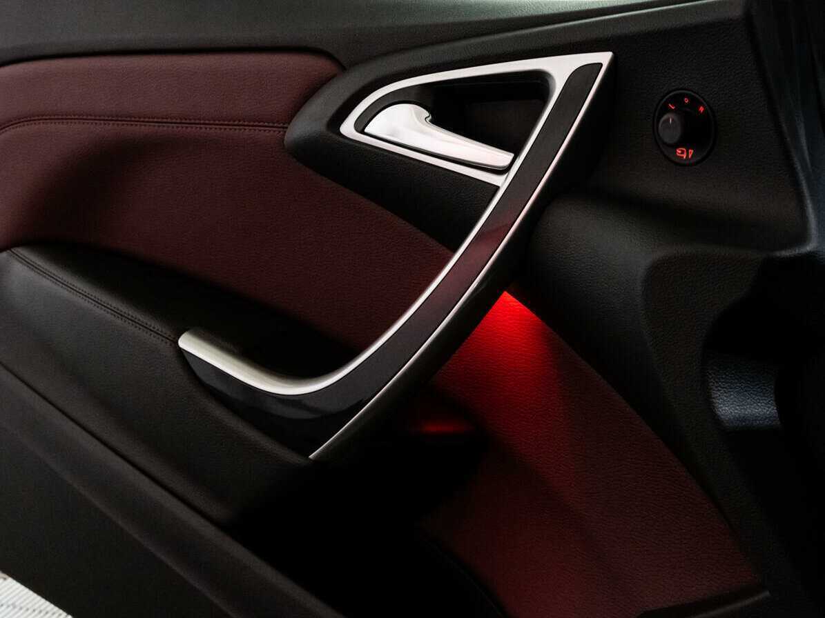 Opel Astra б/у, 2013, Автоматическая. Фото: #18