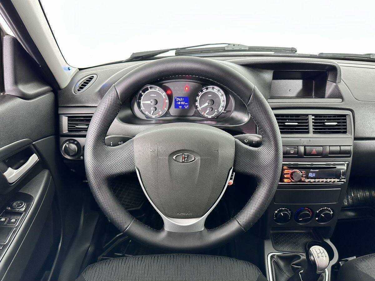 Lada (ВАЗ) Priora б/у, 2017, Механическая. Фото: #9