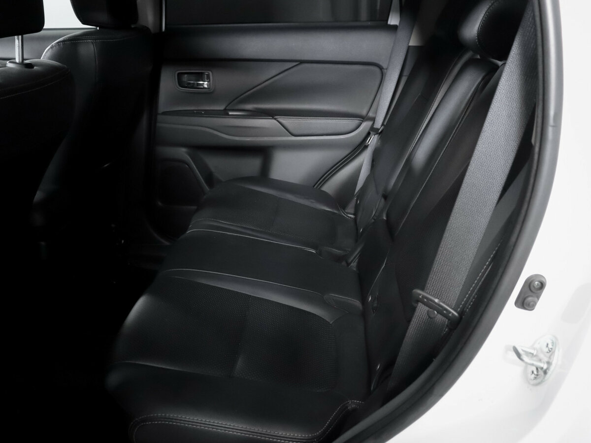 Mitsubishi Outlander б/у, 2018, Автоматическая. Фото: #9