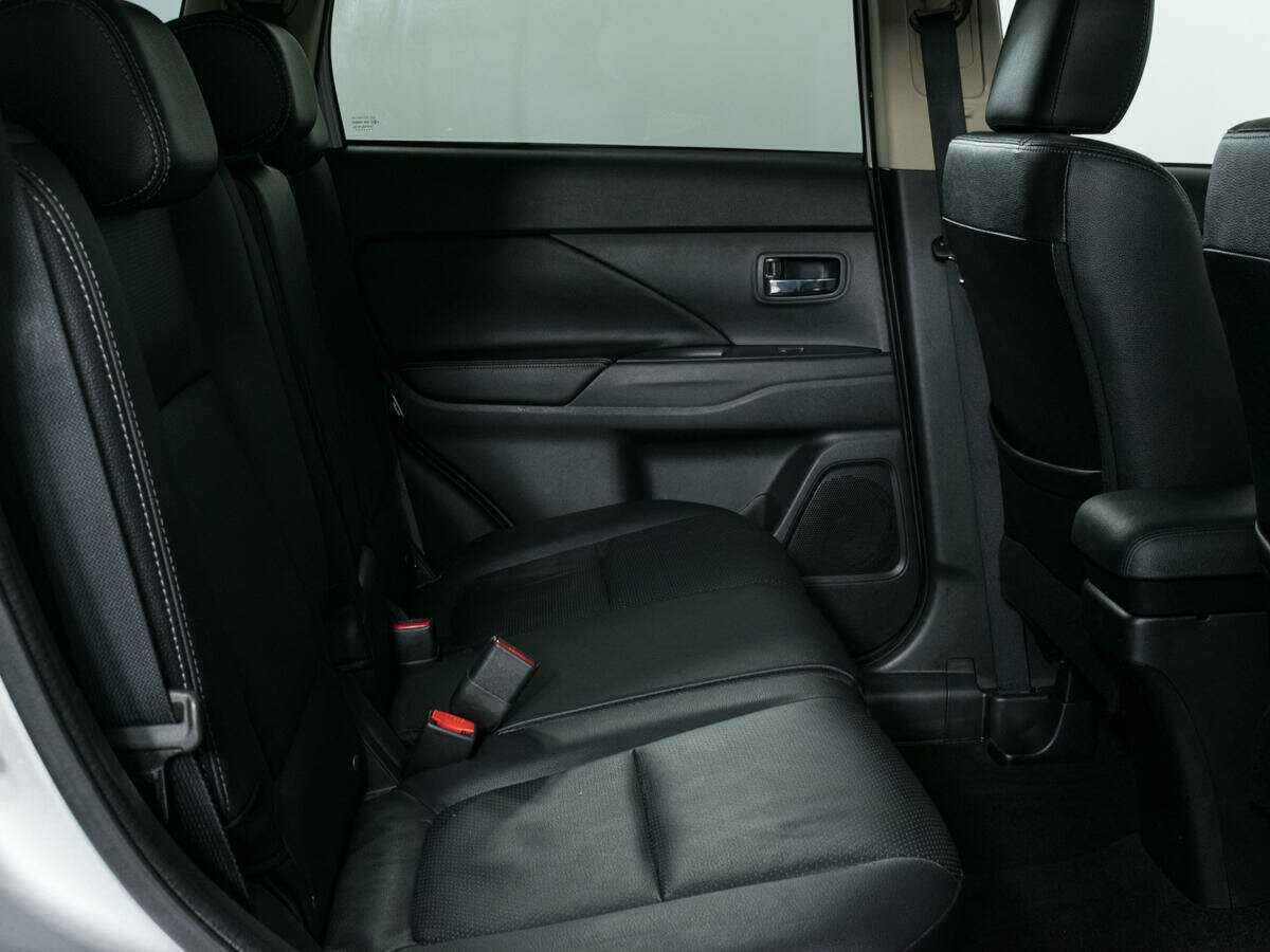 Mitsubishi Outlander б/у, 2017, Вариатор. Фото: #9