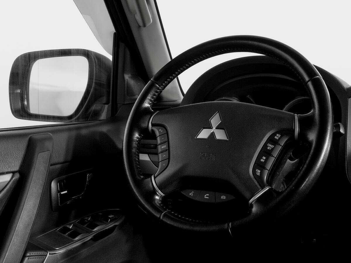 Mitsubishi Pajero б/у, 2017, Автоматическая. Фото: #13