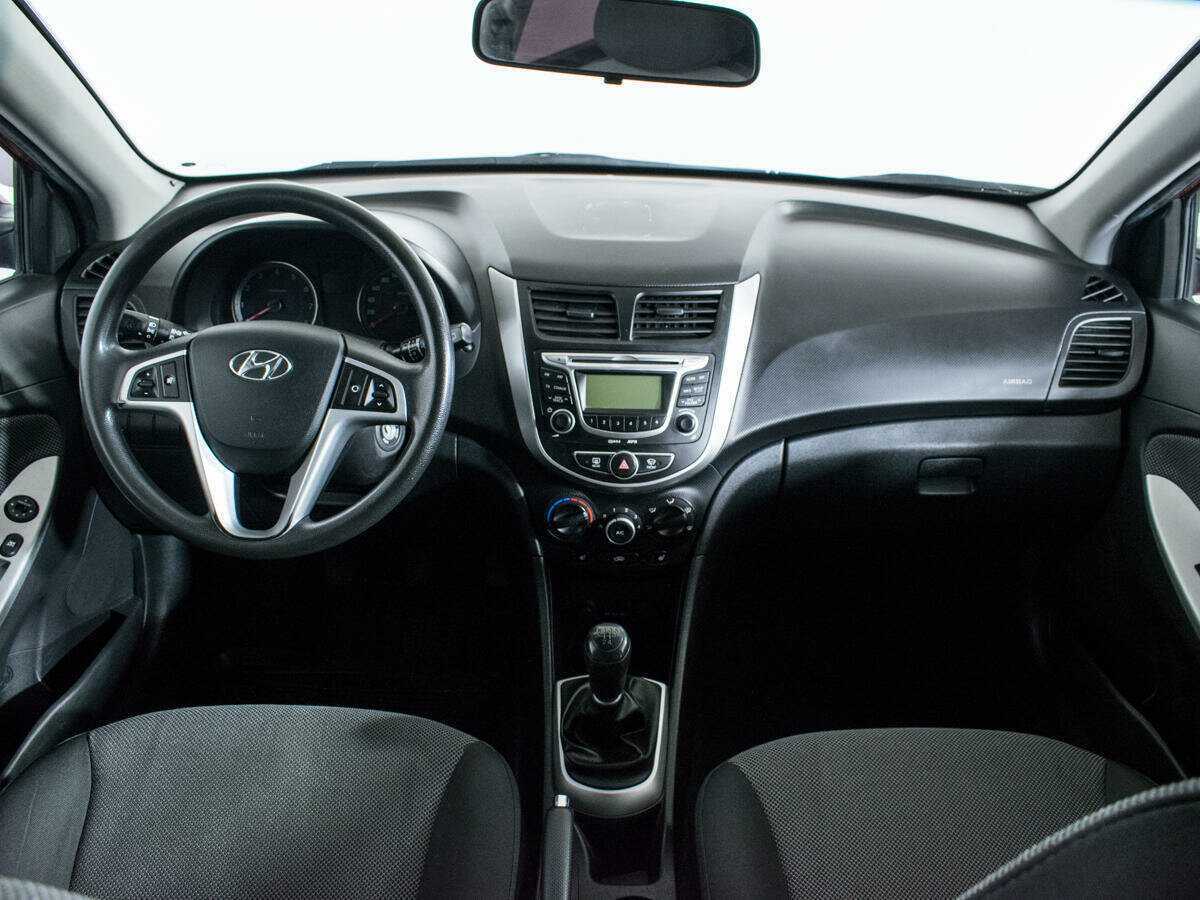 Hyundai Solaris б/у, 2012, Механическая. Фото: #11