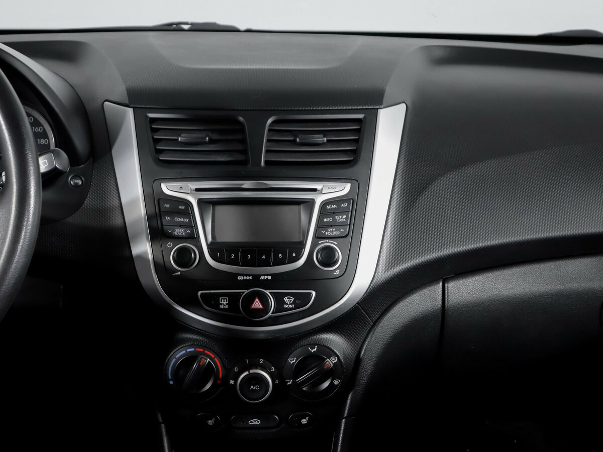 Hyundai Solaris б/у, 2013, Механическая. Фото: #10