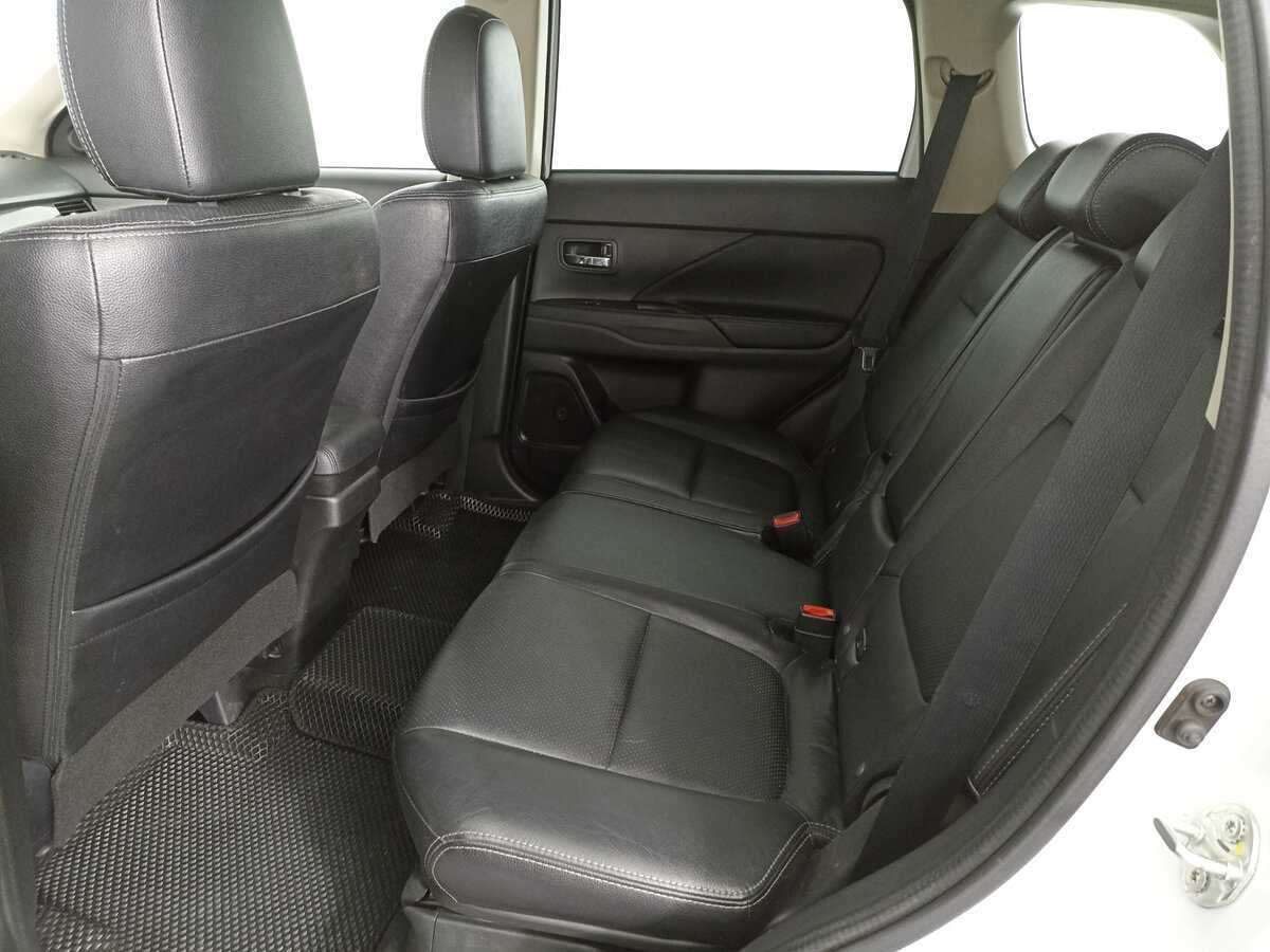 Mitsubishi Outlander б/у, 2017, Вариатор. Фото: #9