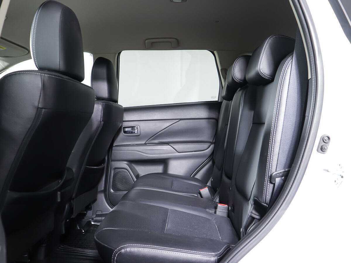 Mitsubishi Outlander б/у, 2016, Вариатор. Фото: #9