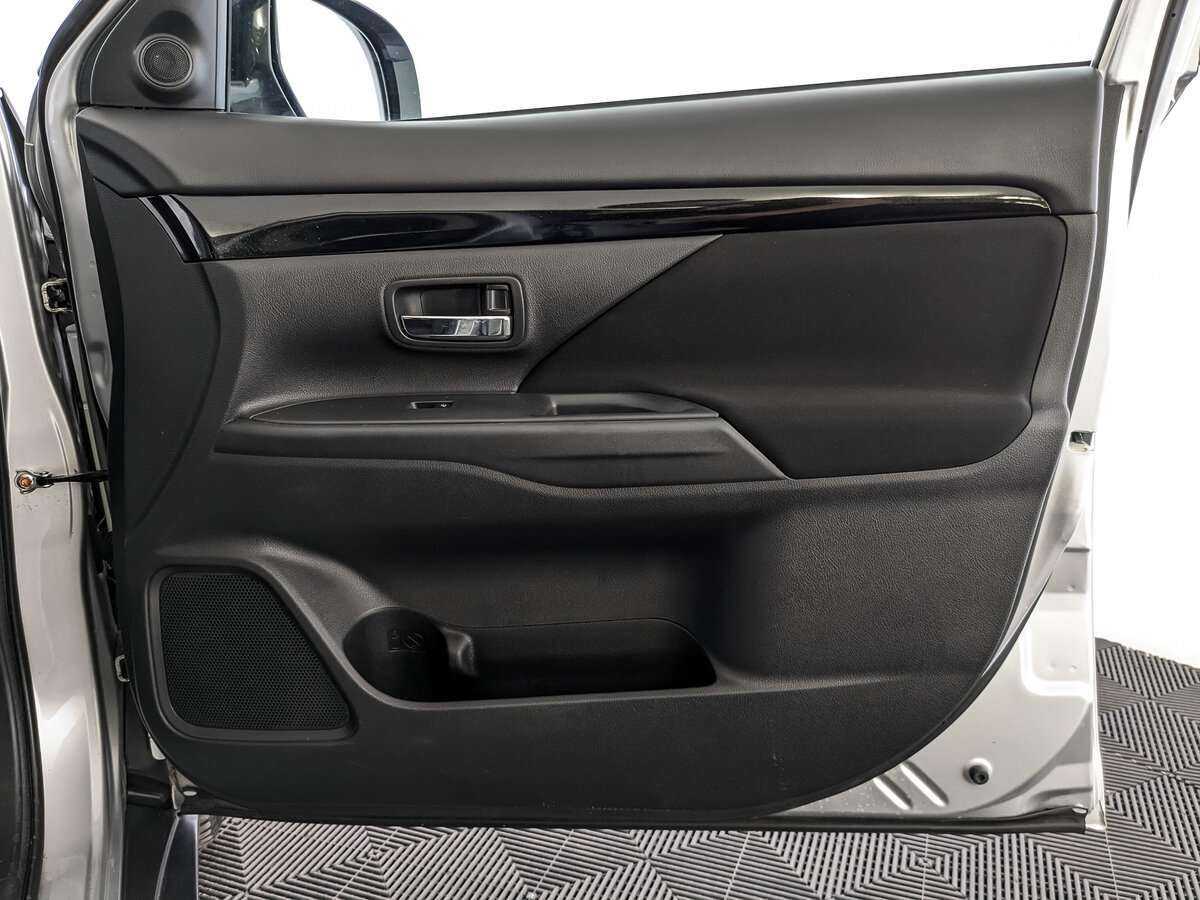 Mitsubishi Outlander б/у, 2020, Вариатор. Фото: #21