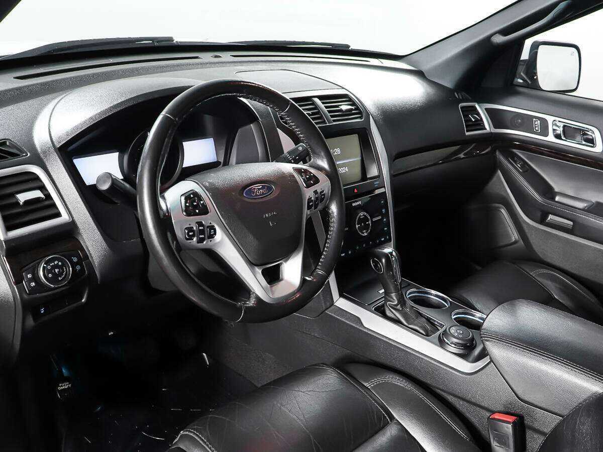 Ford Explorer б/у, 2012, Автоматическая. Фото: #15