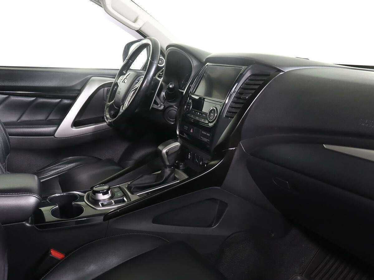 Mitsubishi Pajero Sport б/у, 2017, Автоматическая. Фото: #7