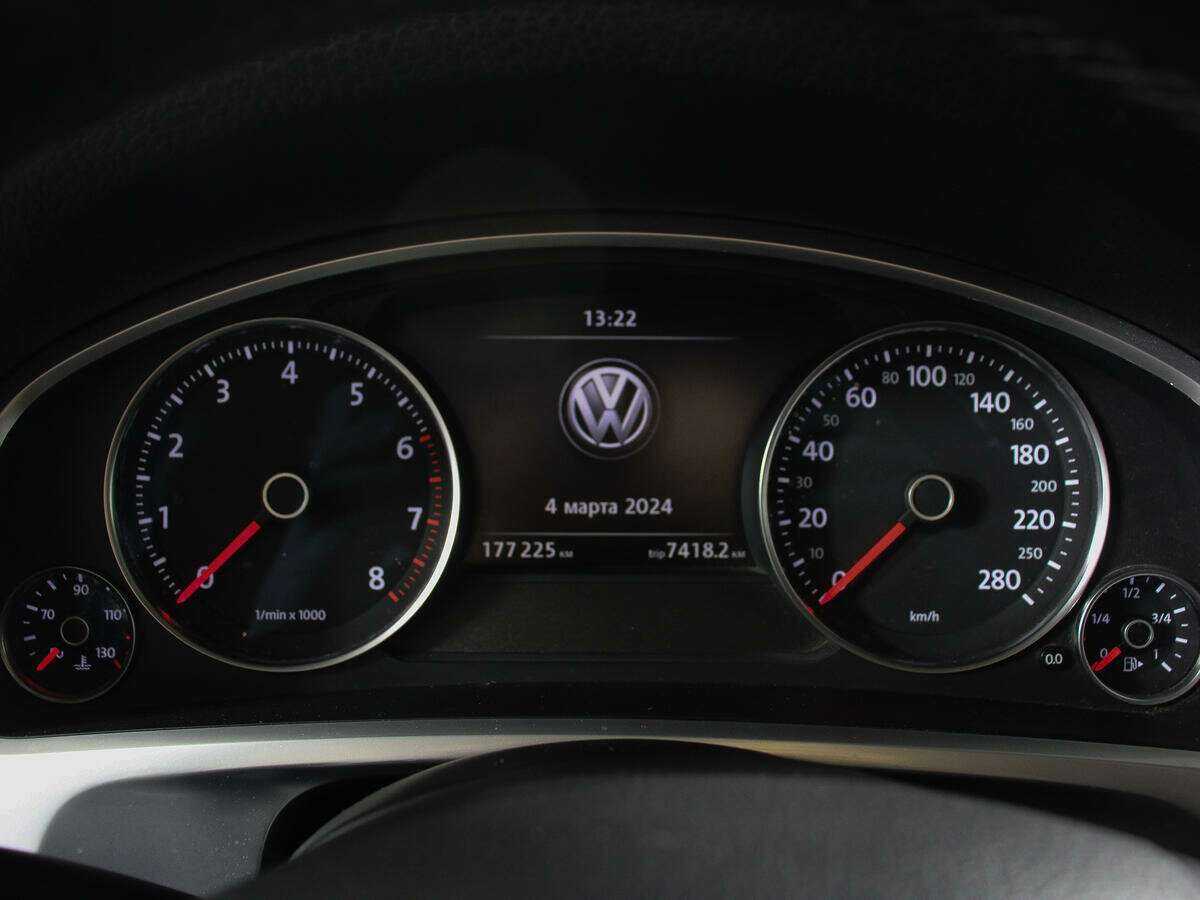 Volkswagen Touareg б/у, 2015, Автоматическая. Фото: #7