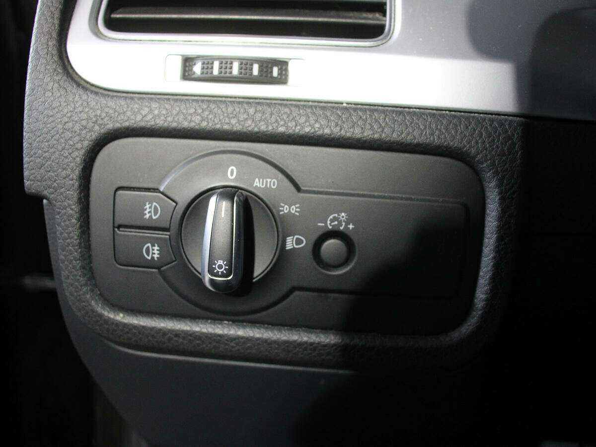 Volkswagen Touareg б/у, 2015, Автоматическая. Фото: #18