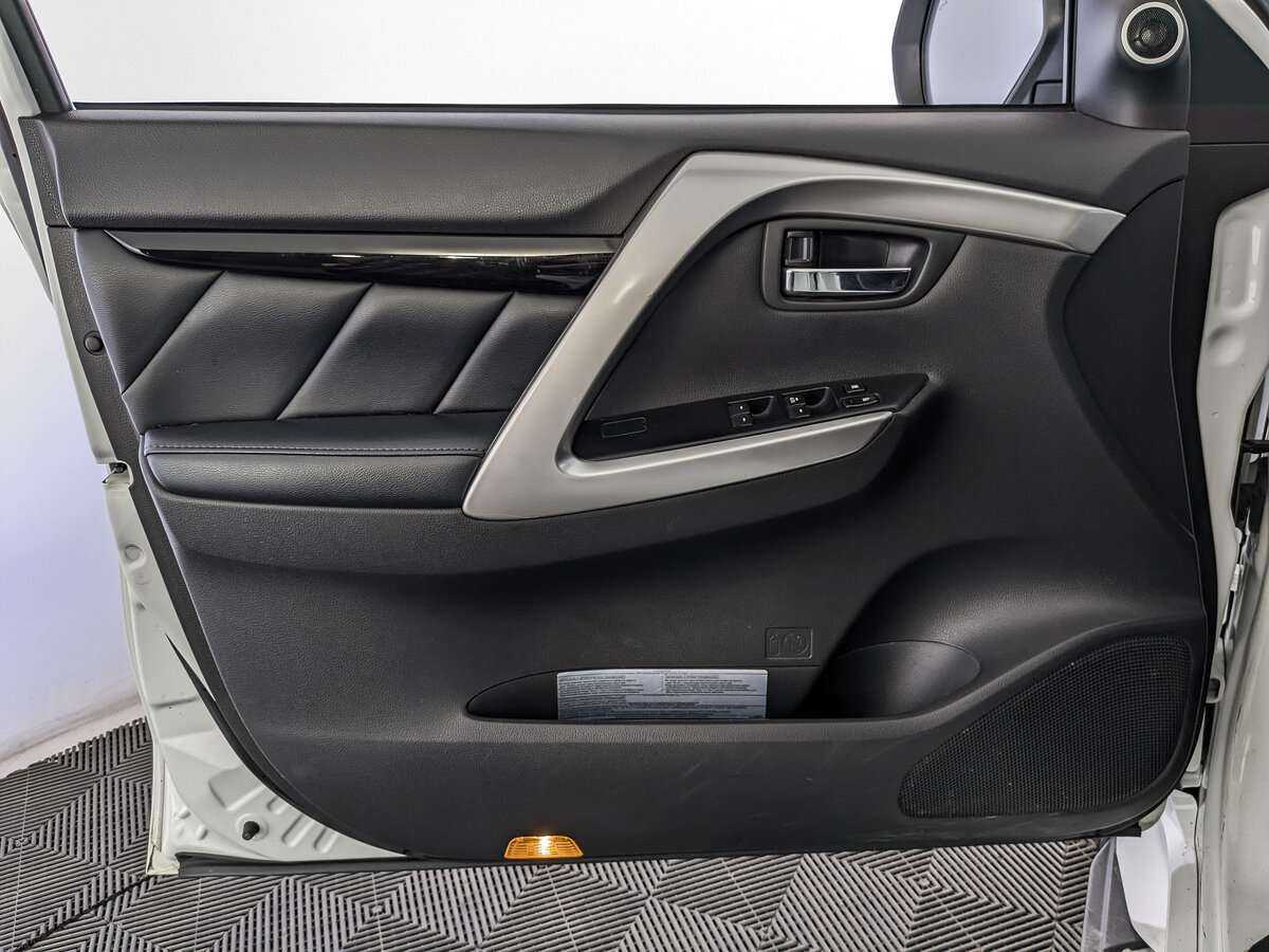 Mitsubishi Pajero Sport б/у, 2017, Автоматическая. Фото: #14