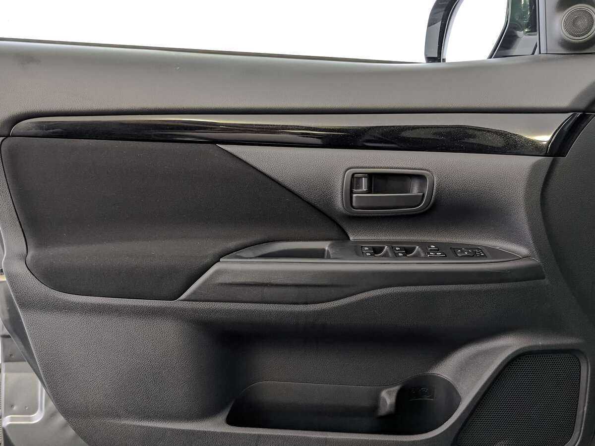 Mitsubishi Outlander б/у, 2019, Вариатор. Фото: #14