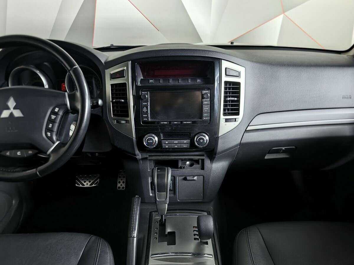Mitsubishi Pajero б/у, 2015, Автоматическая. Фото: #10