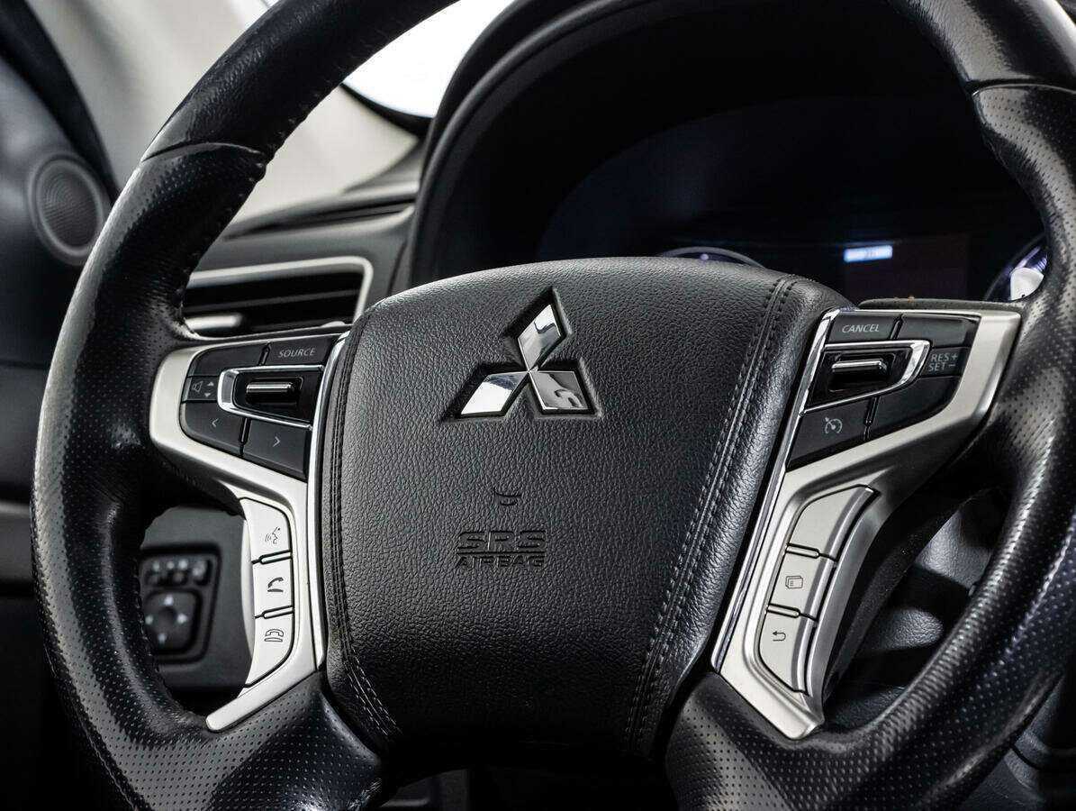 Mitsubishi Pajero Sport б/у, 2017, Автоматическая. Фото: #8