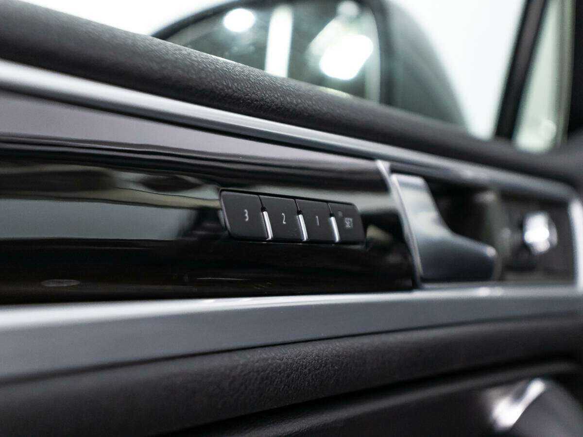 Volkswagen Touareg б/у, 2015, Автоматическая. Фото: #15