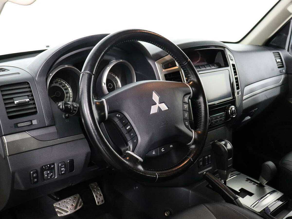 Mitsubishi Pajero б/у, 2015, Автоматическая. Фото: #4