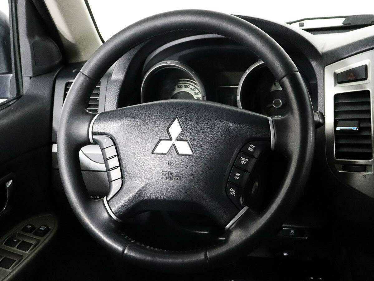 Mitsubishi Pajero б/у, 2017, Автоматическая. Фото: #10