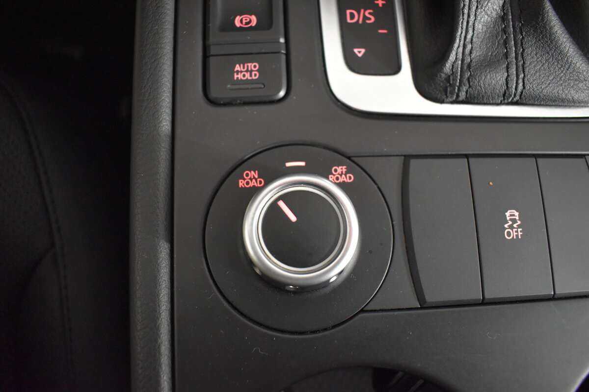 Volkswagen Touareg б/у, 2013, Автоматическая. Фото: #16