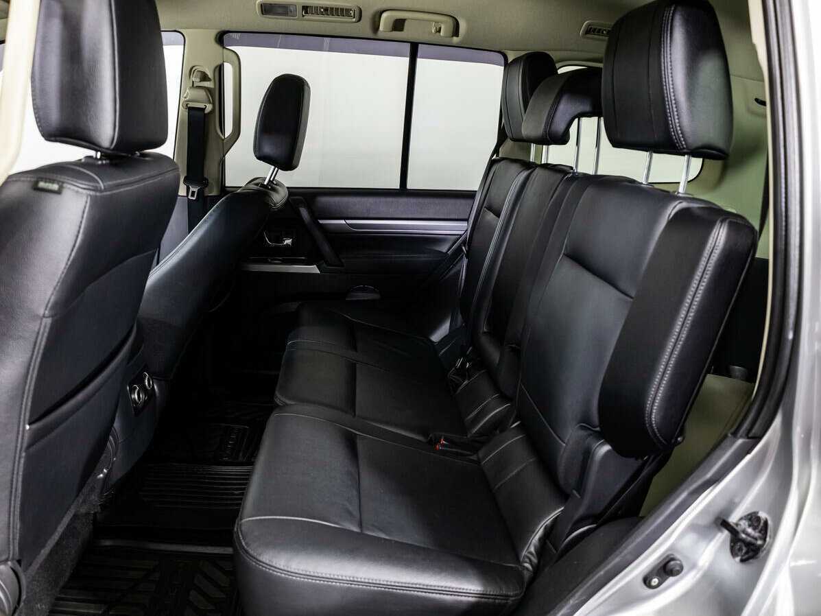 Mitsubishi Pajero б/у, 2017, Автоматическая. Фото: #9