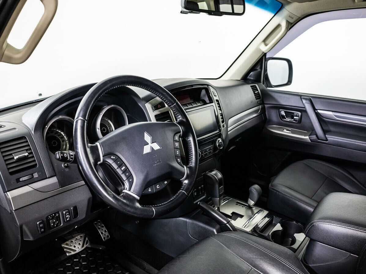 Mitsubishi Pajero б/у, 2017, Автоматическая. Фото: #10
