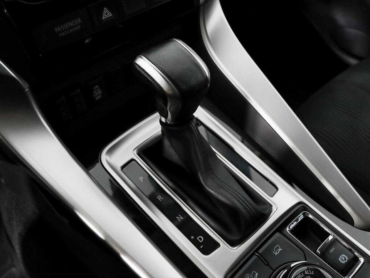 Mitsubishi Pajero Sport б/у, 2017, Автоматическая. Фото: #9