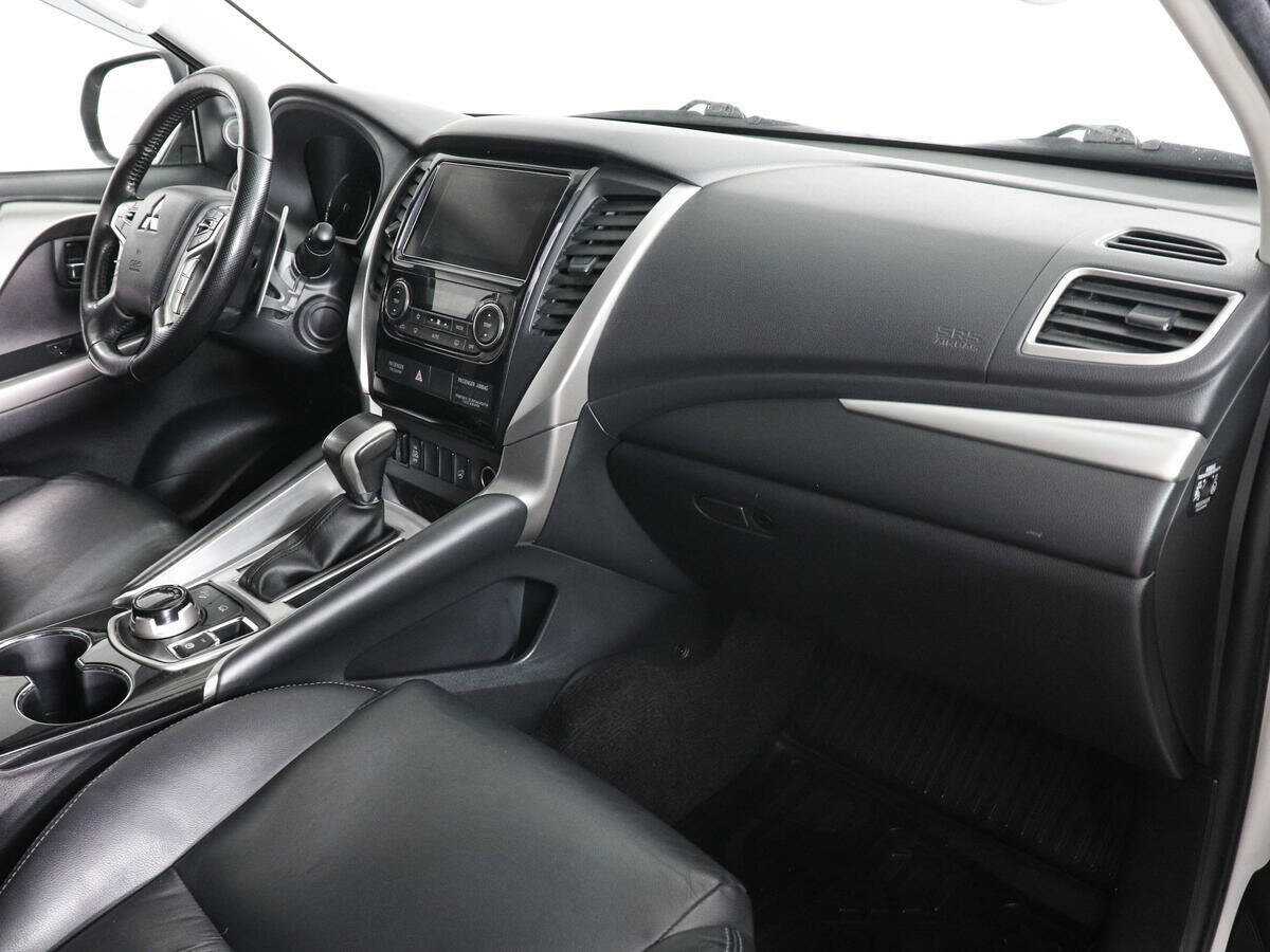 Mitsubishi Pajero Sport б/у, 2018, Автоматическая. Фото: #9