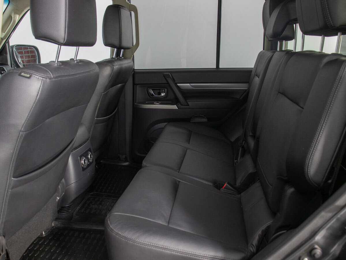 Mitsubishi Pajero б/у, 2017, Автоматическая. Фото: #12