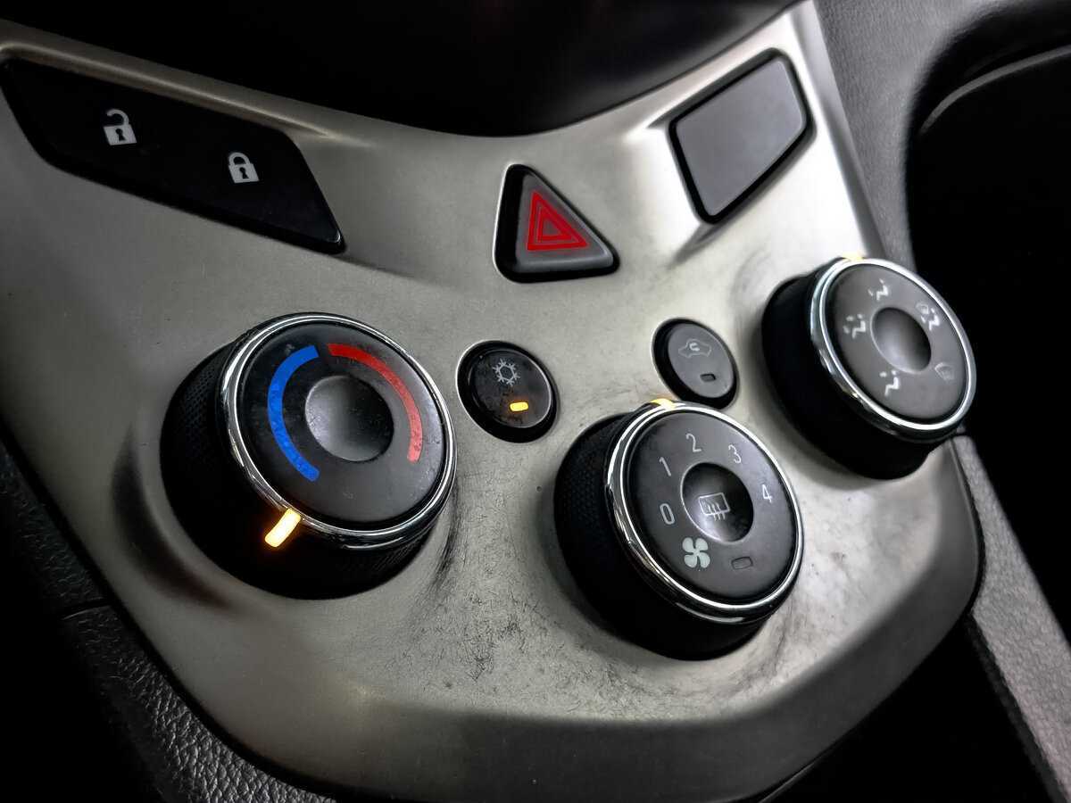 Chevrolet Aveo б/у, 2014, Механическая. Фото: #20