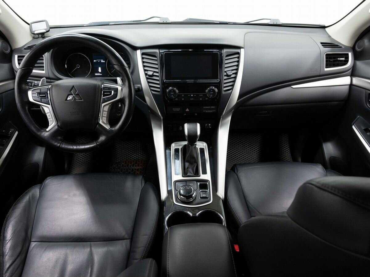 Mitsubishi Pajero Sport б/у, 2017, Автоматическая. Фото: #12