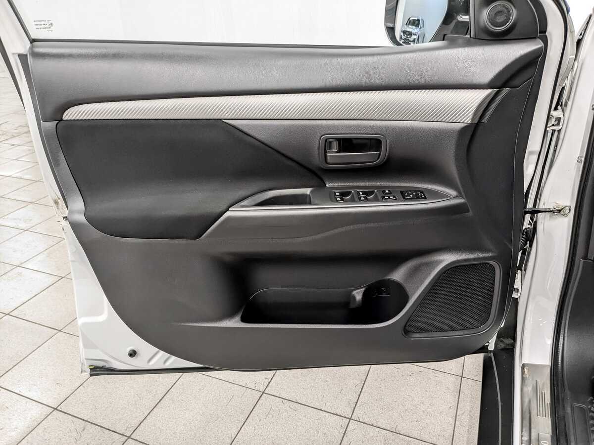 Mitsubishi Outlander б/у, 2015, Вариатор. Фото: #18