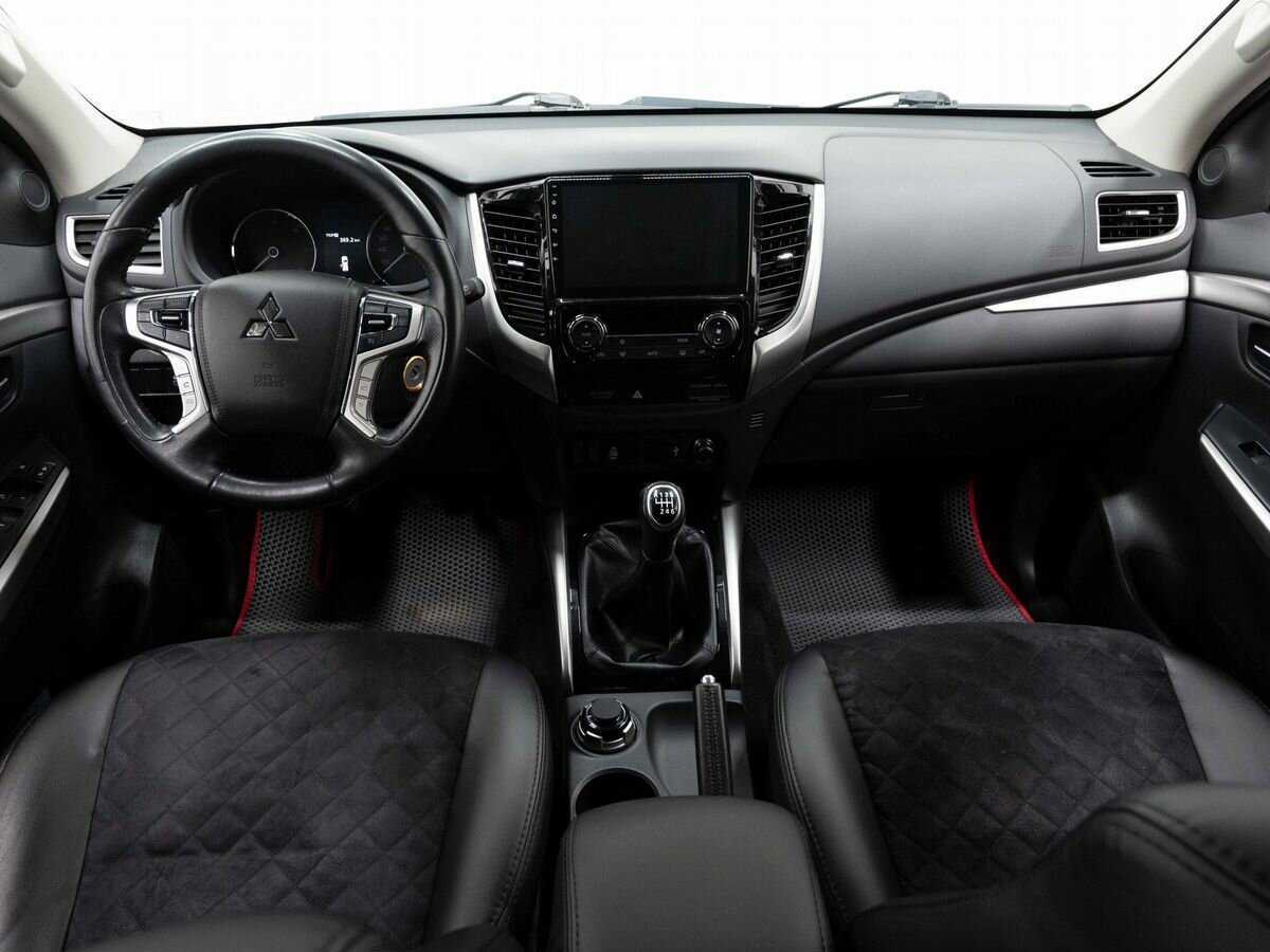 Mitsubishi Pajero Sport б/у, 2017, Механическая. Фото: #13